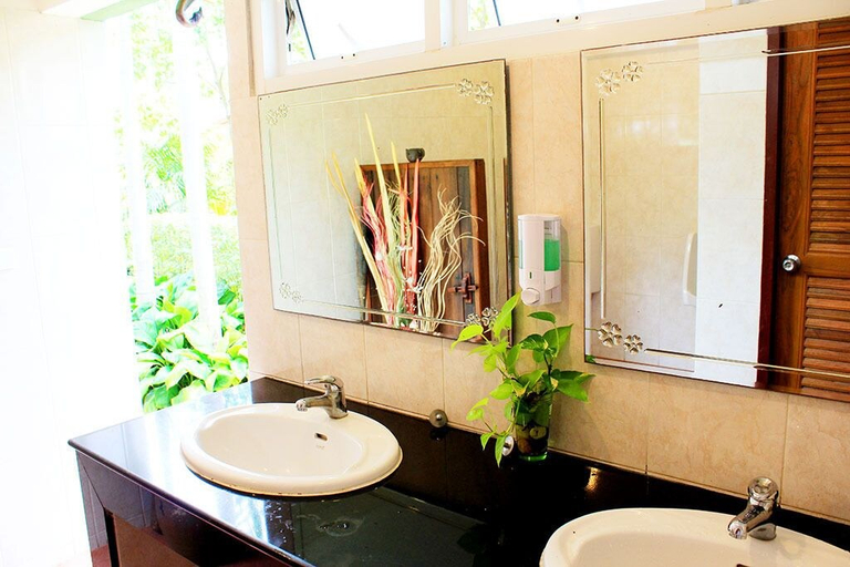 Bathroom 4, Baan Vanida Garden Resort, Pulau Phuket