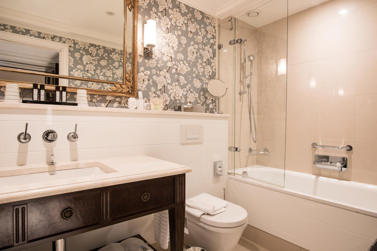 Bathroom 5, Grand Hotel du Lac - Relais & Châteaux, Pays-d'Enhaut