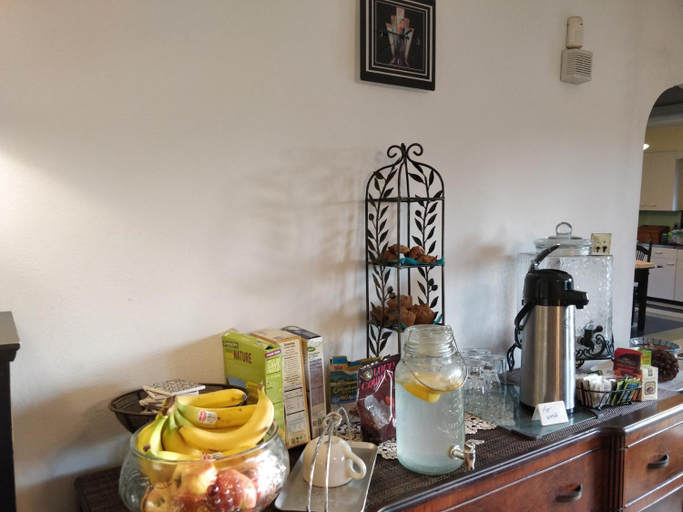 Food & Drinks