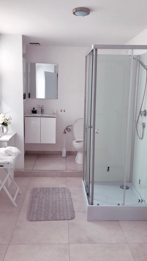 Bathroom 2, Inga, West-Vlaanderen