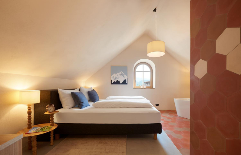 Others 2, Goldengel Design - Suiten im historischen Ortskern von Kaltern, Bolzano