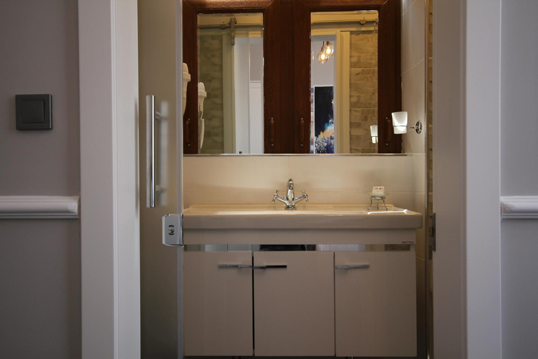 Bathroom 4, Hotel Naumpasa Konagi, Beyoğlu