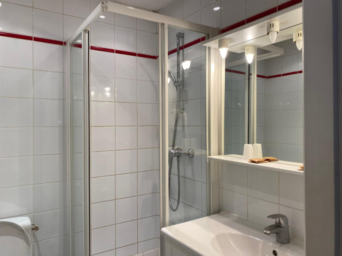 Bathroom 4, Hotel de La Marne, Rhône