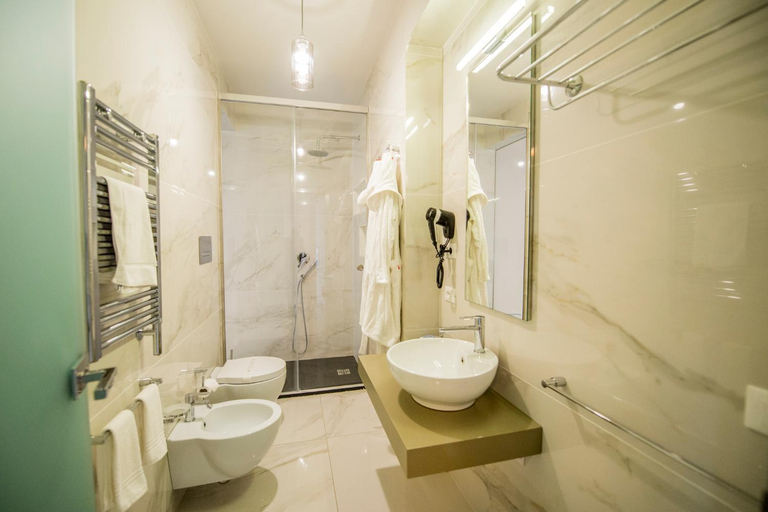 Bathroom 2, Milazzo Aeolian Sea Port B&B, Messina