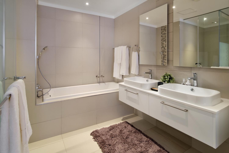 Others 5, Sandton Apartment 15 West Road South, City of Johannesburg