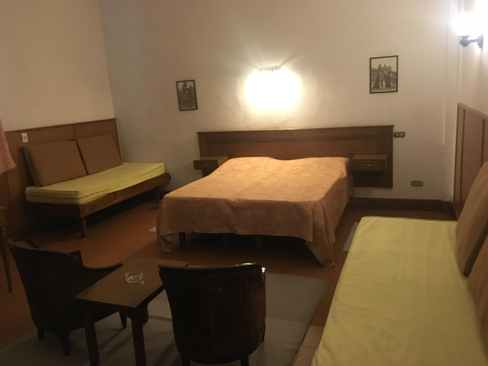 Pension Roma, 'Abdin