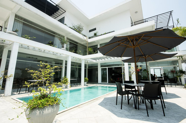 Swimming Pool 16