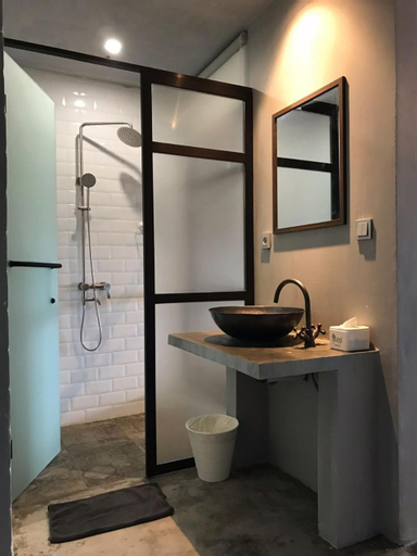 Bathroom 15