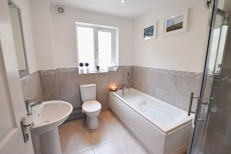 Shower, Hillyard Mews, Newry, Mourne and Down