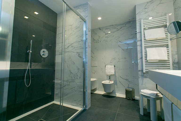 Bathroom 5, Terme Venezia, Padua