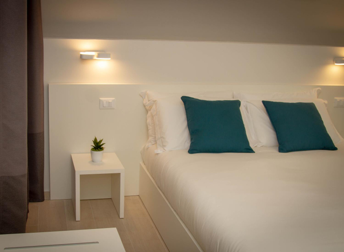 Others 5, Le Suite del Corso, Syracuse