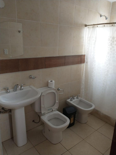 Bathroom 2, Givarolif, Capital