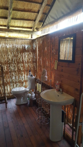 Bathroom 3, Mwandi View, Chobe