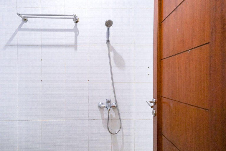 Bathroom 12