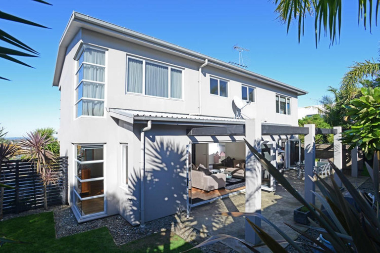 Others 5, Stay Auckland, Waitakere