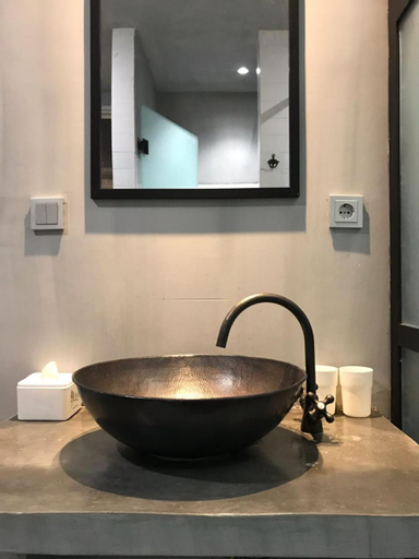 Bathroom 10