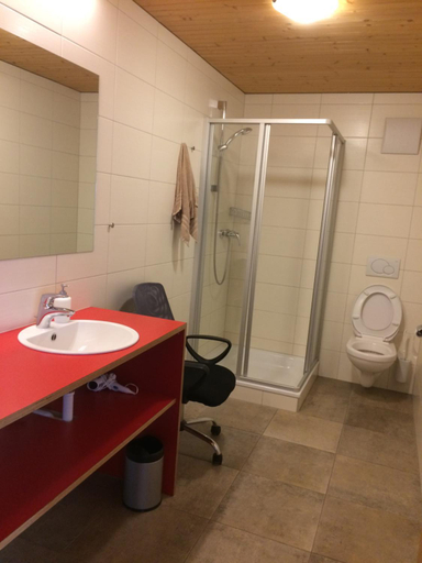 Others 5, Waldermetzge Huttenzimmer und Wohnungen, Bregenz