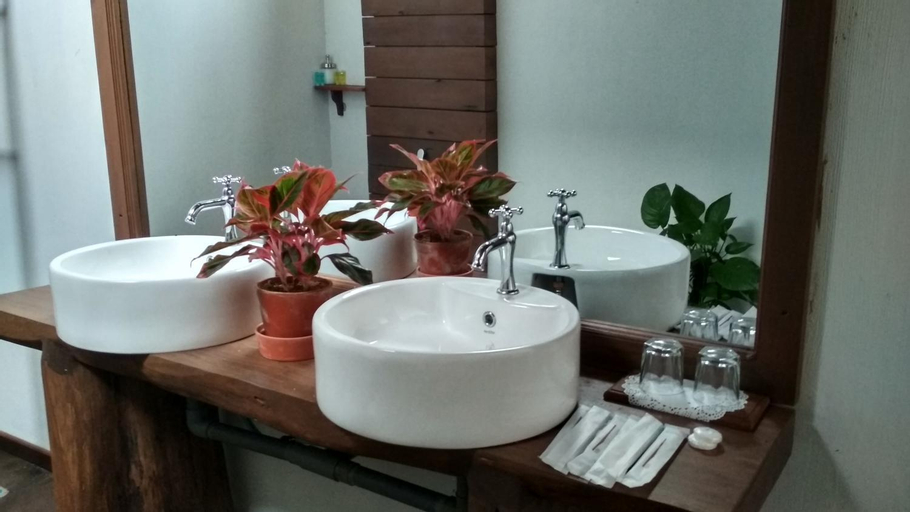 Bathroom 7