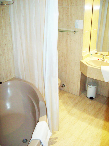 Bathroom 2, Hotel Escuela Madrid, Madrid