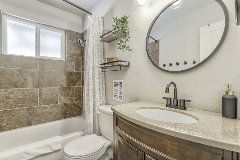 Bathroom 4, Chiquita Chimayo, El Paso