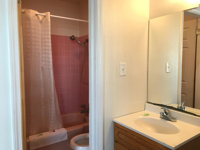 Bathroom 4, Bayfront Inn Biloxi, Harrison