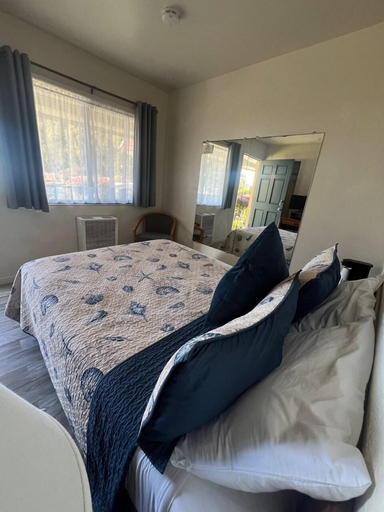 Bedroom 2, Ocean Cove Lodge, Sonoma