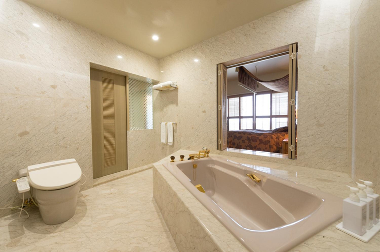 Bathroom 4, Southern links resort hotel, Yaese