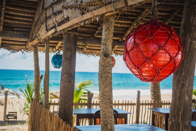 Food & Drinks, Sailors' Bay, Hikkaduwa