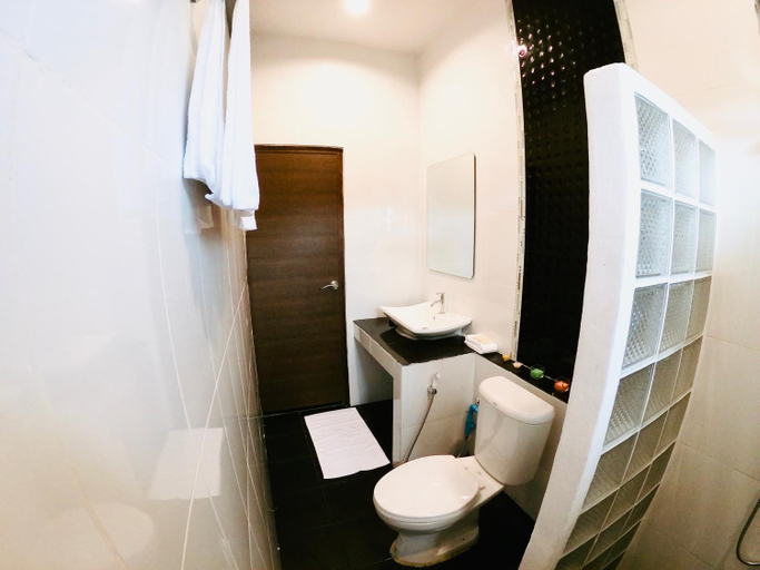 Bathroom 2, Serene Resort, Pai