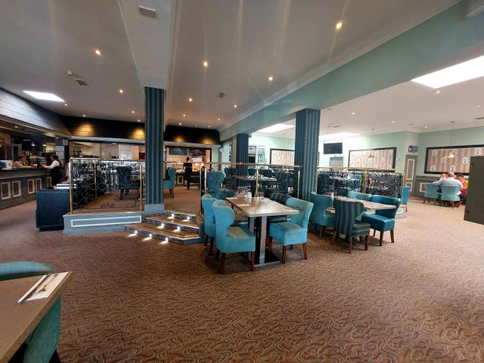 Food & Drinks 5, Flannery's Hotel