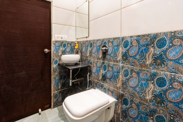 Bathroom 4, Treebo Express Inn, Mumbai Suburban