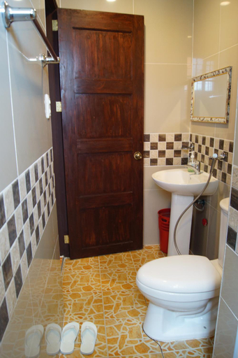 Bathroom 4, B&J Guesthouse Tagbilaran, Tagbilaran City