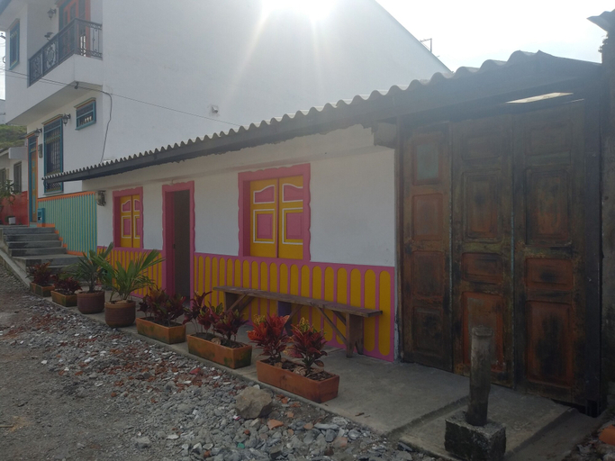 Exterior & Views