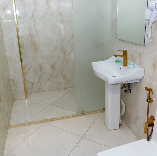 Bathroom, Titanik Hotel Baku, Baku