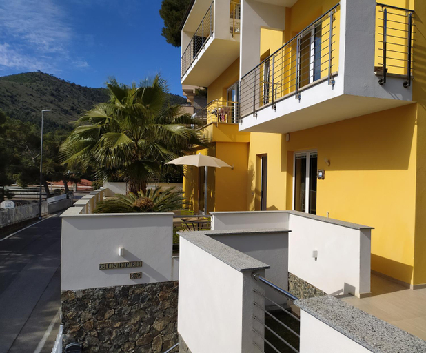Exterior 6