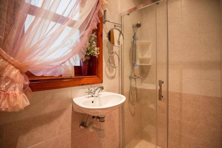 Bathroom 2, Valletta Grand Central