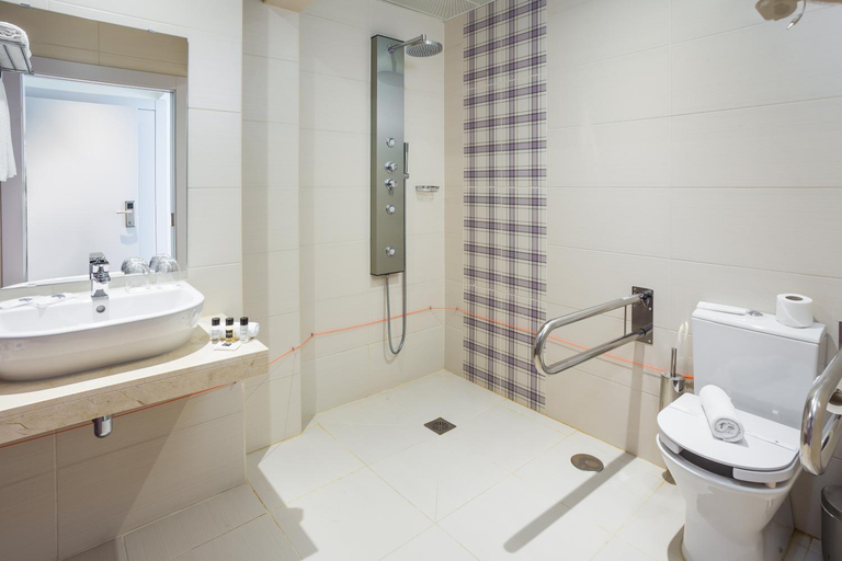 Bathroom 4, Empire Lisbon Hotel, Lisbon