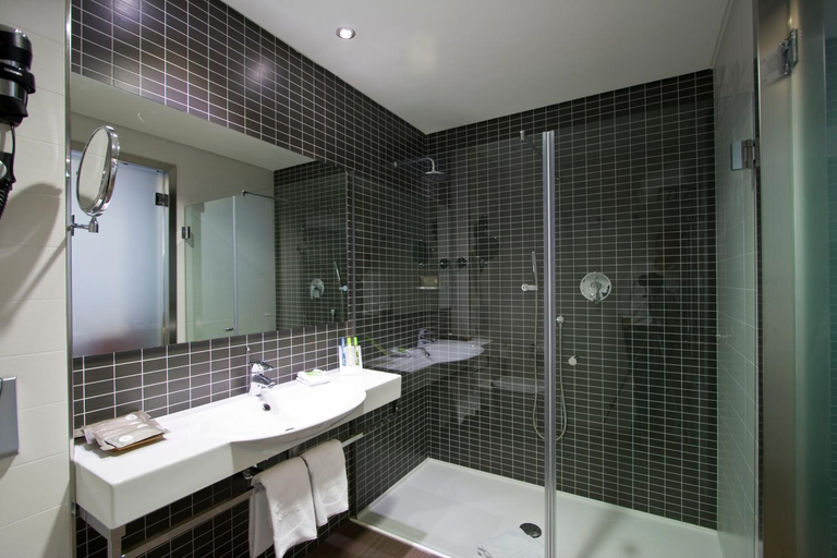 Bathroom 4, Axor Barajas, Madrid