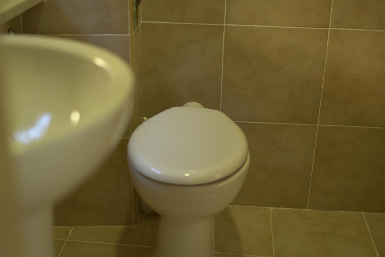 Bathroom 3, Gateway Residence, Rome