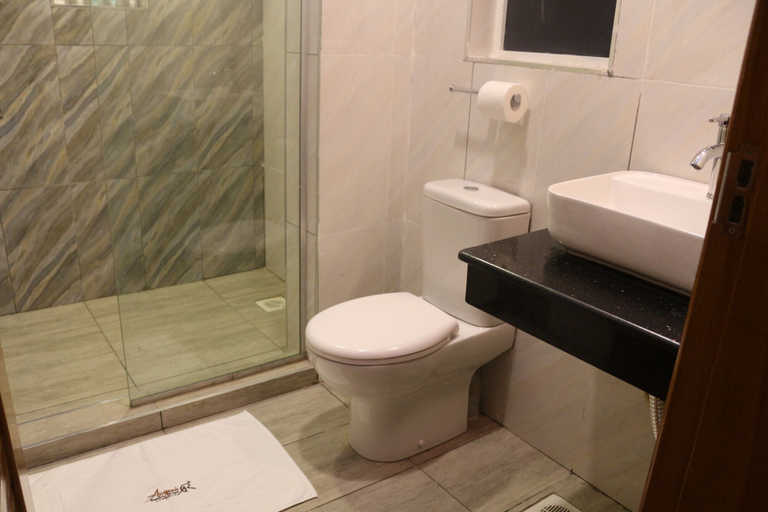Bathroom 3, Angani Resort & Spa, Subukia