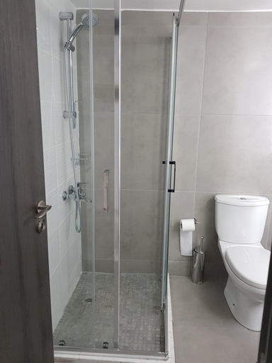 Bathroom 3, Les Palmiers Petrou Apartments, Larnaca