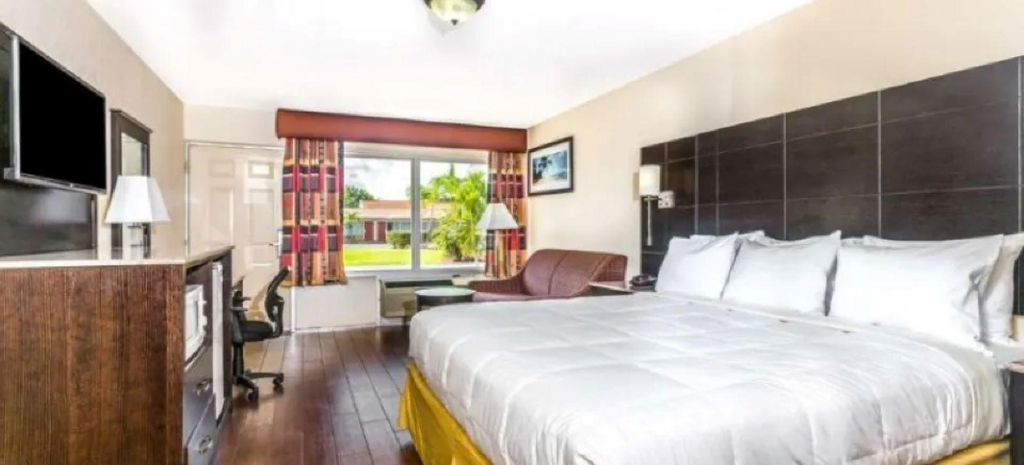 Others 4, Econo Lodge Inn & Suites, Miami-Dade