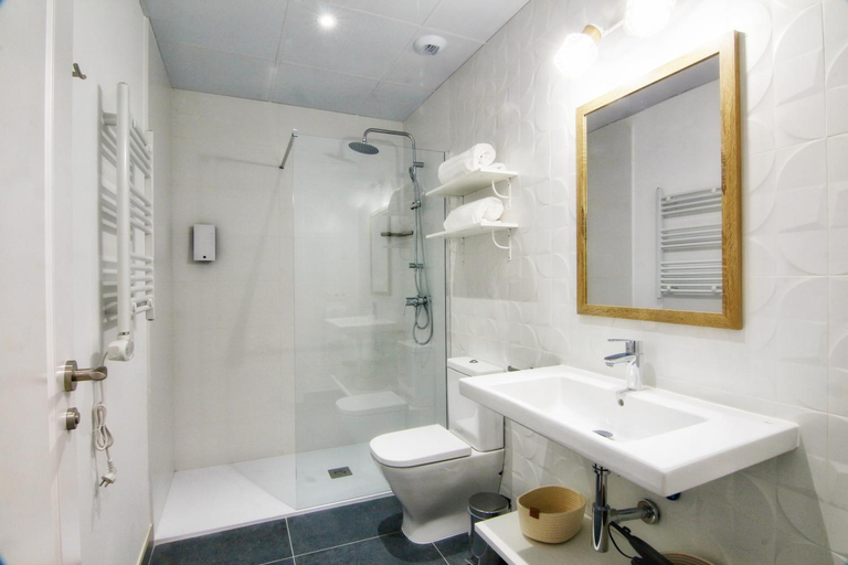 Bathroom 2, Apartamentos Almada, Zaragoza