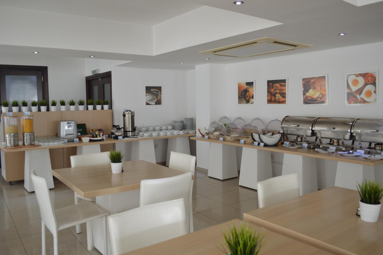 Food & Drinks, Les Palmiers Petrou Apartments, Larnaca