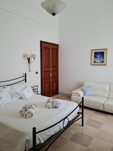 Bedroom 3, Palazzo Rodio, Brindisi