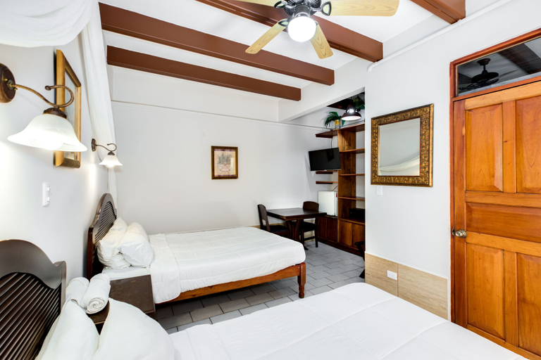 Bedroom 3, Poseidon, Garabito
