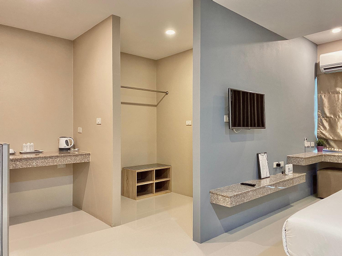 Bedroom 4, The Coconut Hotel, Muang Lampang