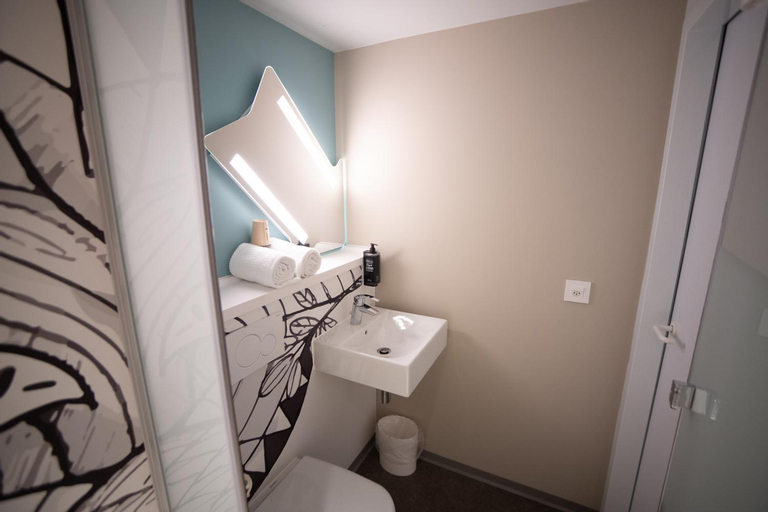 Bathroom 7