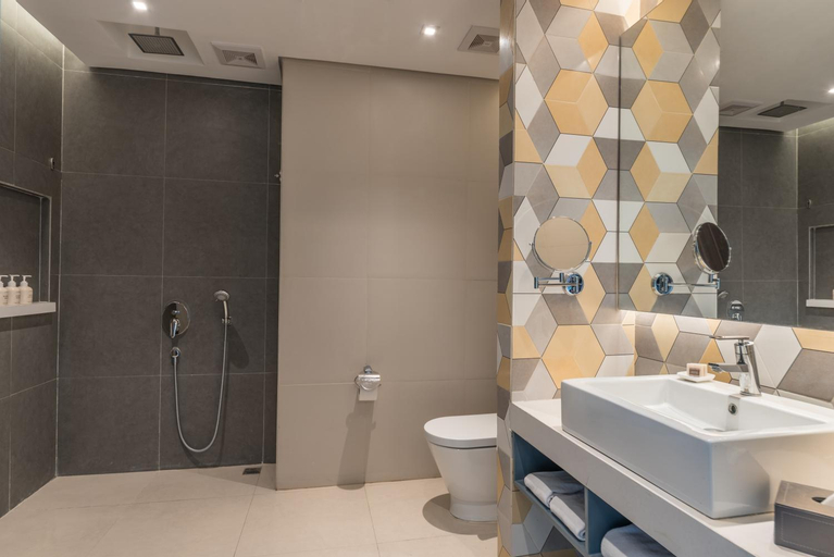 Bathroom 9