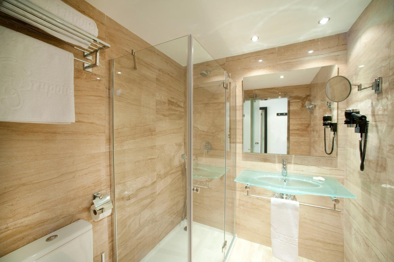 Bathroom 5, Grupotel Taurus Park, Baleares